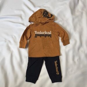 TIMBERLAND TAN SHIRT AND BLACK SWEAT SETS - BABY 12 M